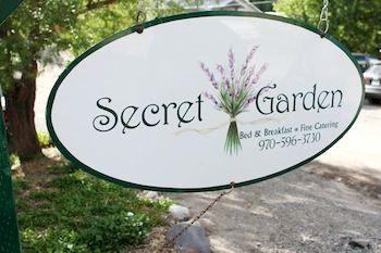 Secret Garden Bed & Breakfast Юрей Екстериор снимка